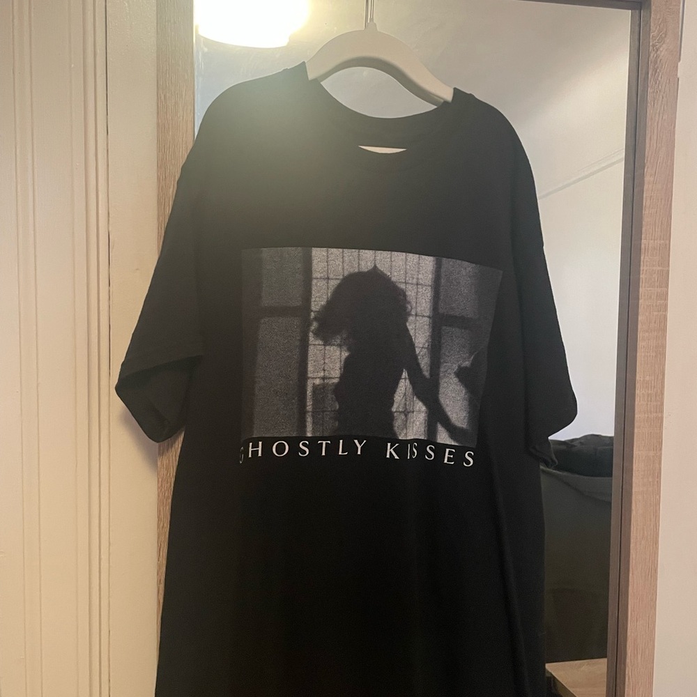Ghostly Kisses Black Graphic T-Shirt